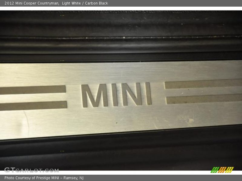 Light White / Carbon Black 2012 Mini Cooper Countryman