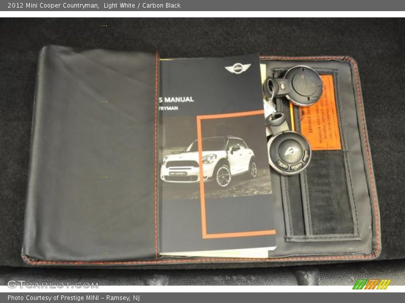 Light White / Carbon Black 2012 Mini Cooper Countryman