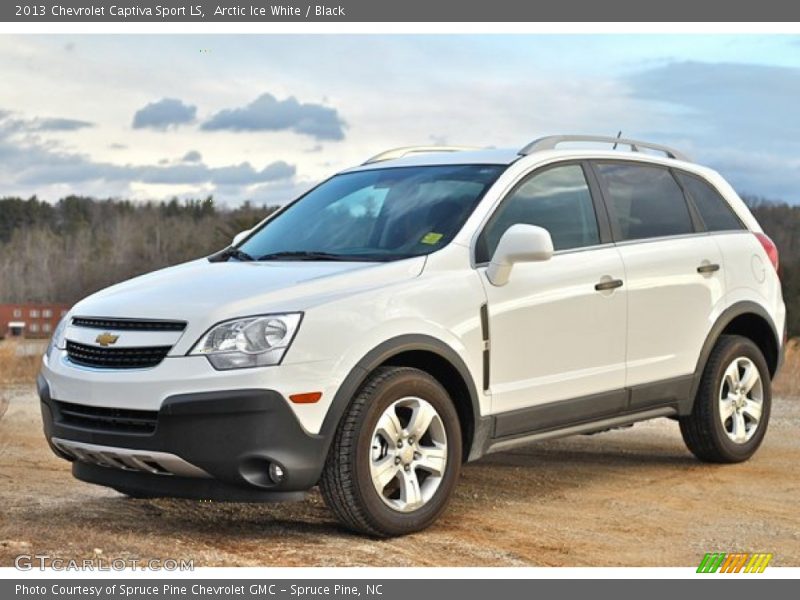 Front 3/4 View of 2013 Captiva Sport LS