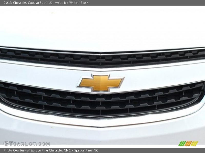 Arctic Ice White / Black 2013 Chevrolet Captiva Sport LS