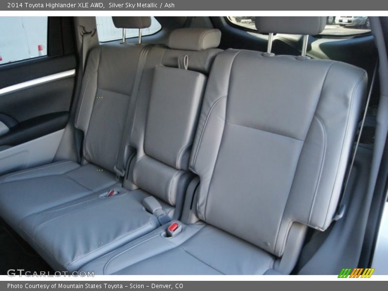 Silver Sky Metallic / Ash 2014 Toyota Highlander XLE AWD