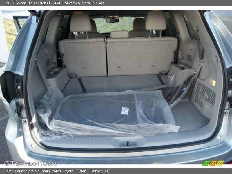 Silver Sky Metallic / Ash 2014 Toyota Highlander XLE AWD