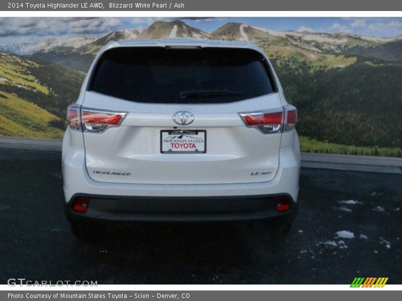 Blizzard White Pearl / Ash 2014 Toyota Highlander LE AWD