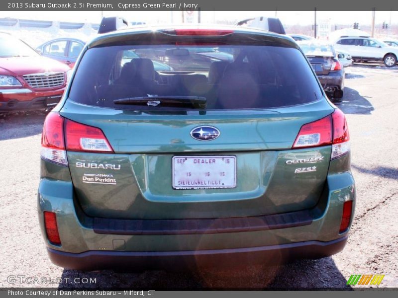Cypress Green Pearl / Ivory 2013 Subaru Outback 2.5i Premium