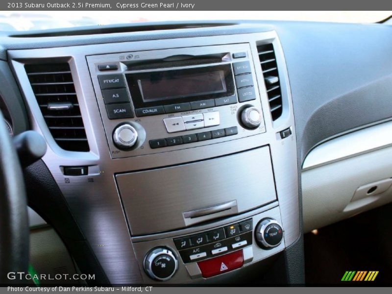Cypress Green Pearl / Ivory 2013 Subaru Outback 2.5i Premium