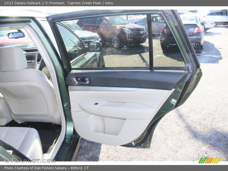 Cypress Green Pearl / Ivory 2013 Subaru Outback 2.5i Premium