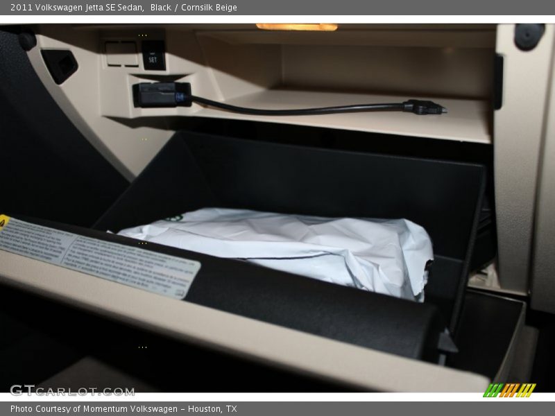 Black / Cornsilk Beige 2011 Volkswagen Jetta SE Sedan