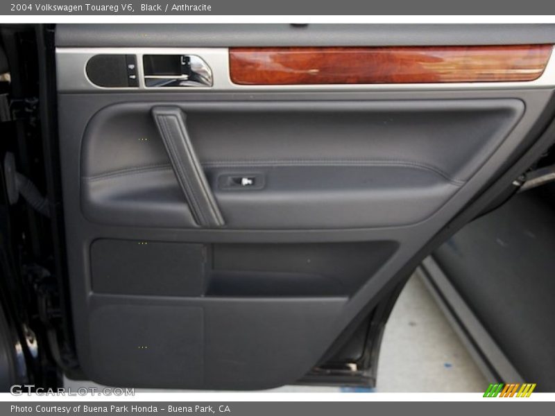 Black / Anthracite 2004 Volkswagen Touareg V6