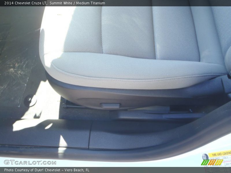 Summit White / Medium Titanium 2014 Chevrolet Cruze LT