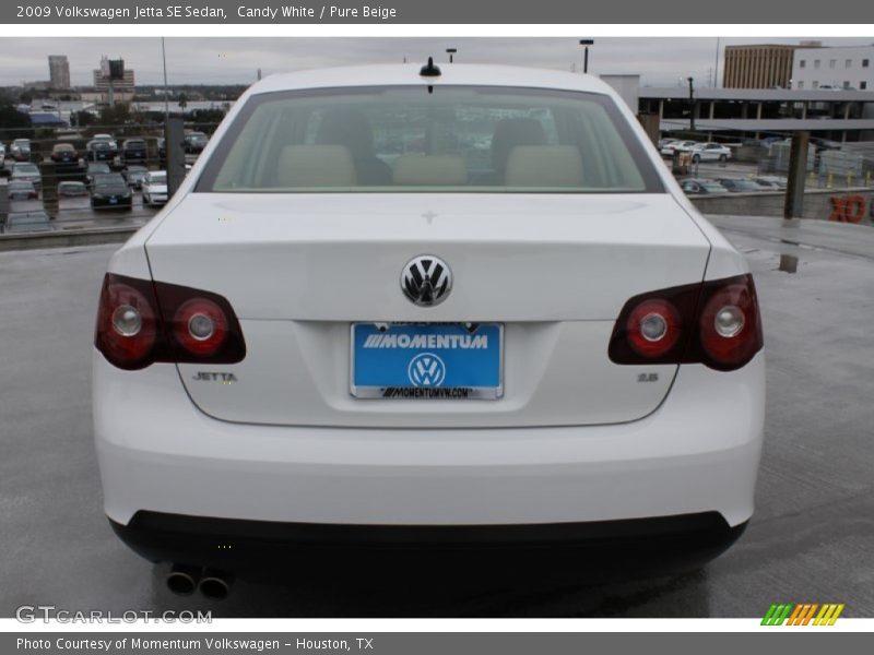 Candy White / Pure Beige 2009 Volkswagen Jetta SE Sedan