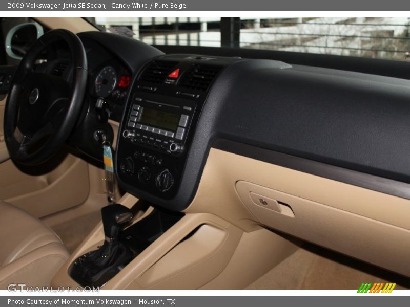 Candy White / Pure Beige 2009 Volkswagen Jetta SE Sedan