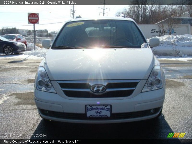 Cosmic White / Beige 2007 Hyundai Entourage GLS