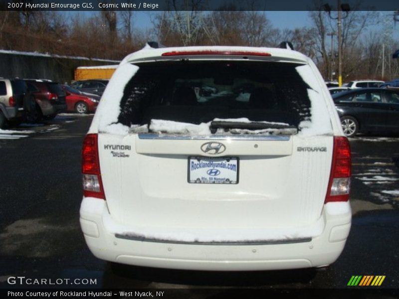 Cosmic White / Beige 2007 Hyundai Entourage GLS