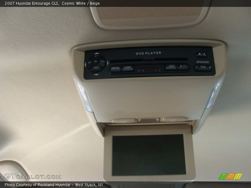 Cosmic White / Beige 2007 Hyundai Entourage GLS