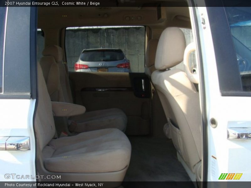 Cosmic White / Beige 2007 Hyundai Entourage GLS