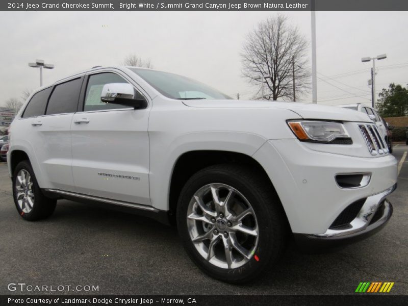 Front 3/4 View of 2014 Grand Cherokee Summit