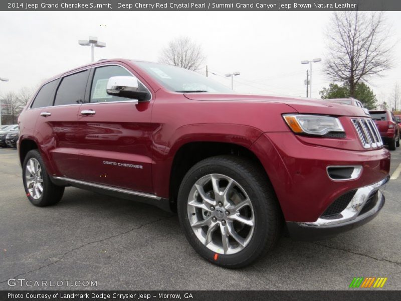 Front 3/4 View of 2014 Grand Cherokee Summit