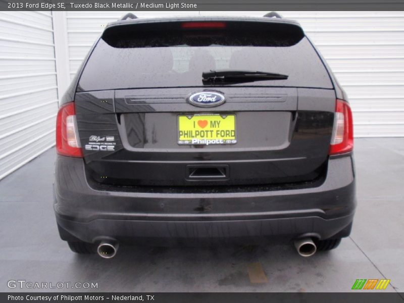 Tuxedo Black Metallic / Medium Light Stone 2013 Ford Edge SE