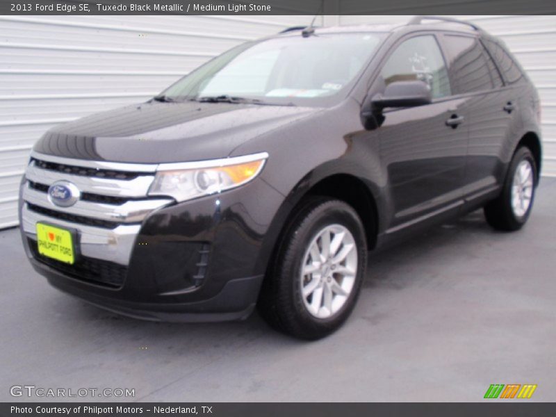 Tuxedo Black Metallic / Medium Light Stone 2013 Ford Edge SE