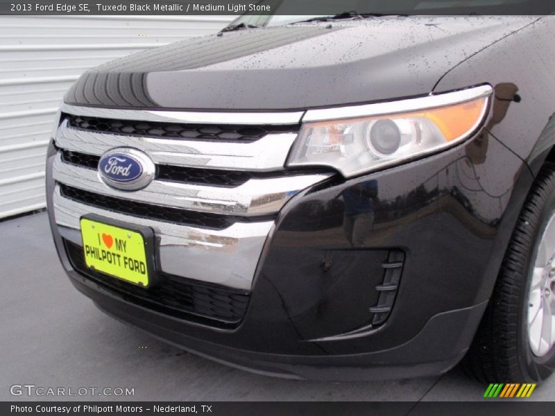 Tuxedo Black Metallic / Medium Light Stone 2013 Ford Edge SE
