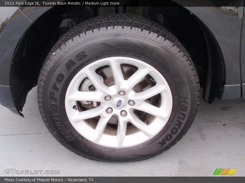 Tuxedo Black Metallic / Medium Light Stone 2013 Ford Edge SE