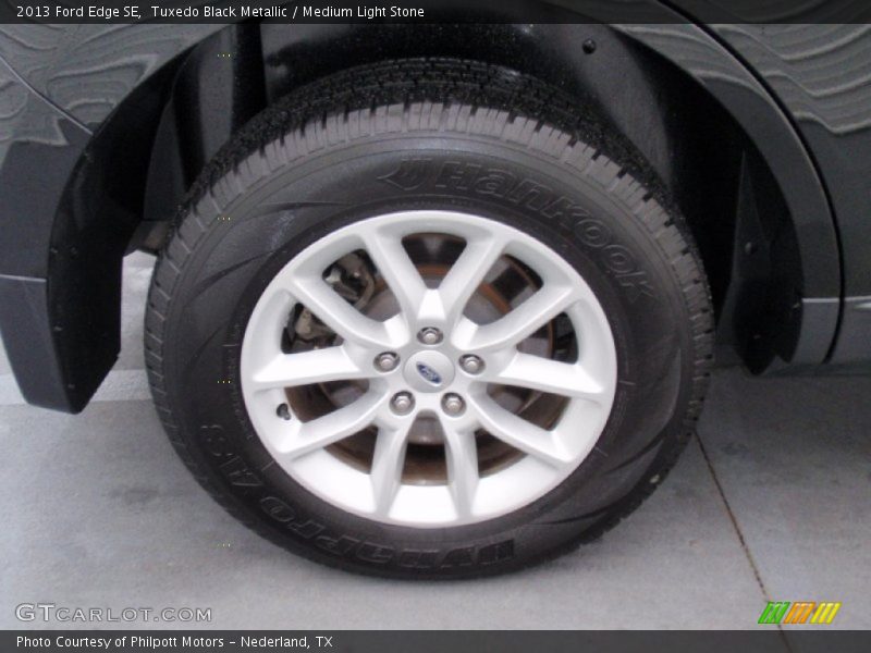 Tuxedo Black Metallic / Medium Light Stone 2013 Ford Edge SE