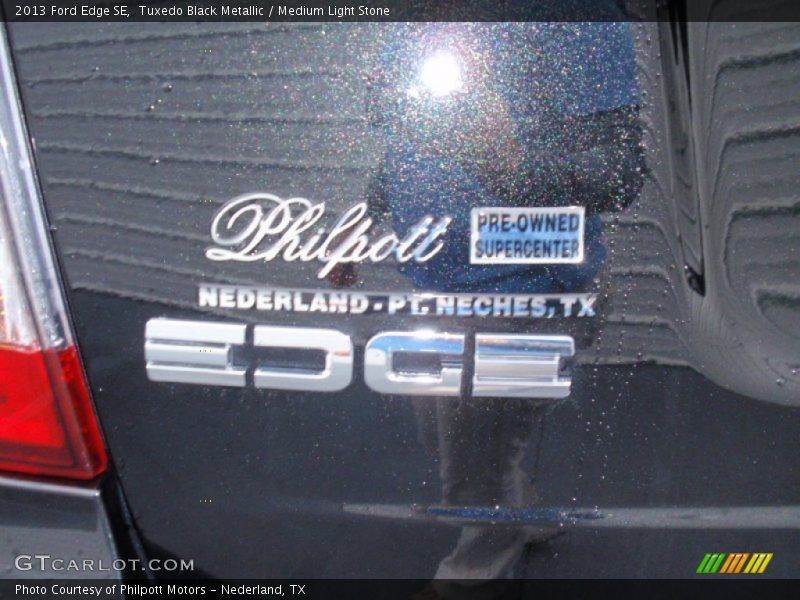Tuxedo Black Metallic / Medium Light Stone 2013 Ford Edge SE