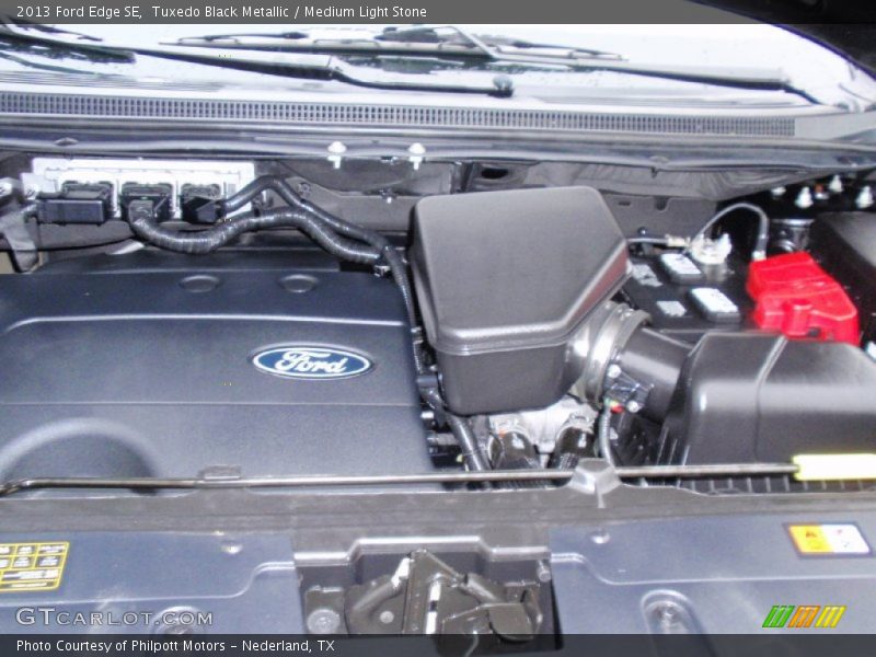 Tuxedo Black Metallic / Medium Light Stone 2013 Ford Edge SE