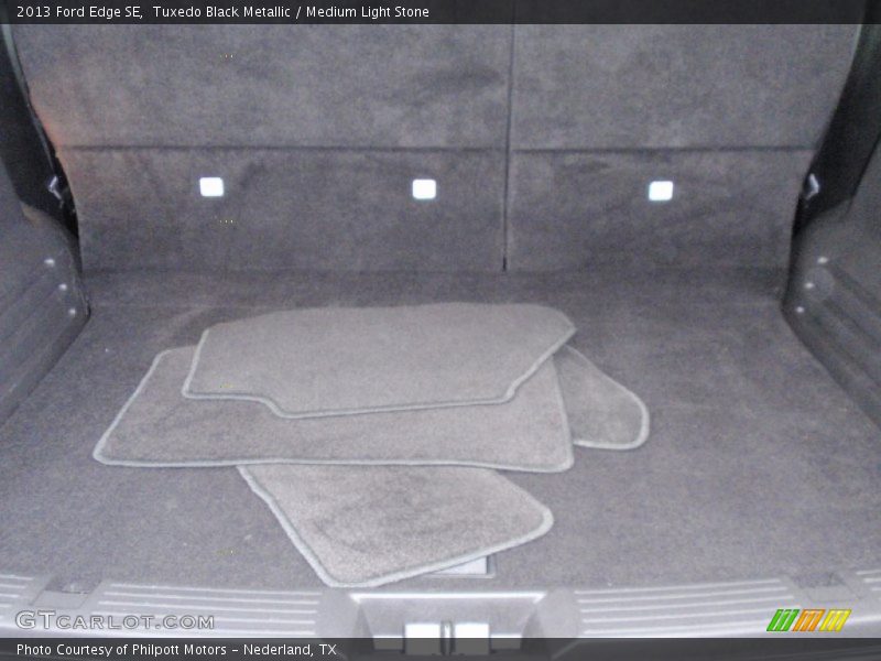 Tuxedo Black Metallic / Medium Light Stone 2013 Ford Edge SE