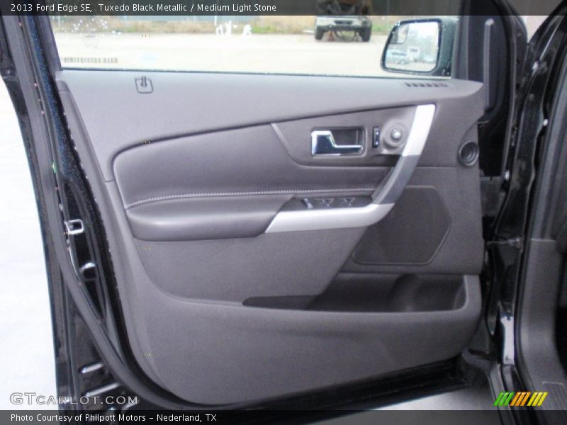 Tuxedo Black Metallic / Medium Light Stone 2013 Ford Edge SE