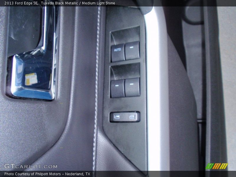 Tuxedo Black Metallic / Medium Light Stone 2013 Ford Edge SE