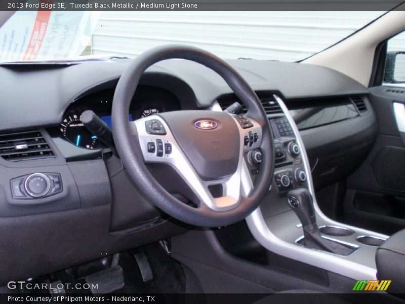 Tuxedo Black Metallic / Medium Light Stone 2013 Ford Edge SE