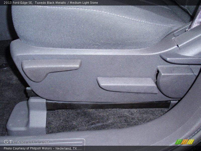 Tuxedo Black Metallic / Medium Light Stone 2013 Ford Edge SE