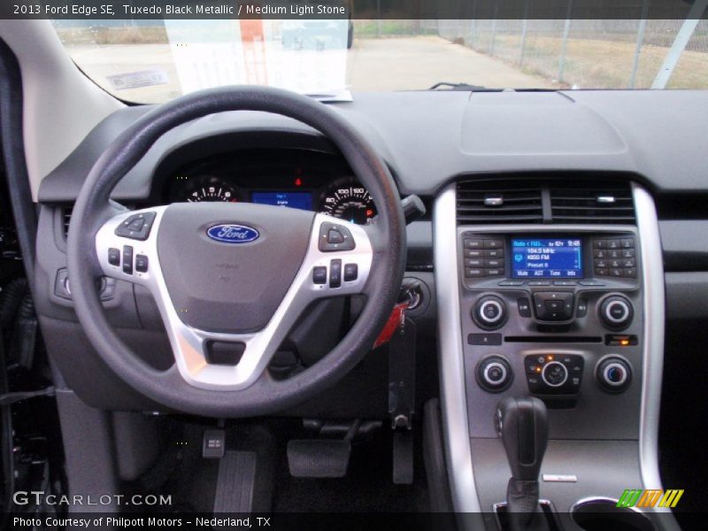 Tuxedo Black Metallic / Medium Light Stone 2013 Ford Edge SE