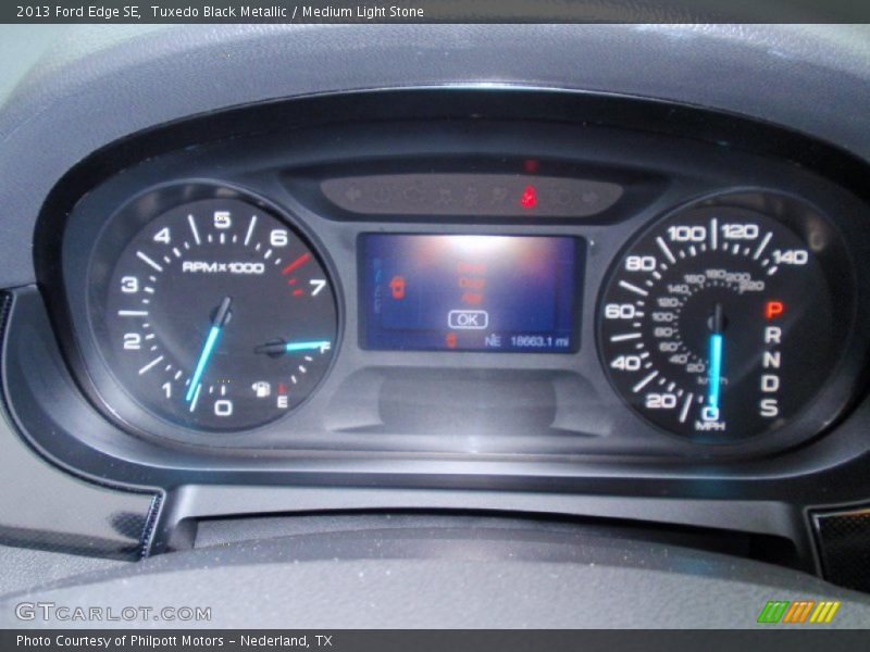 Tuxedo Black Metallic / Medium Light Stone 2013 Ford Edge SE