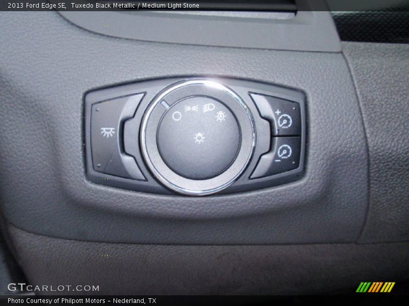 Tuxedo Black Metallic / Medium Light Stone 2013 Ford Edge SE