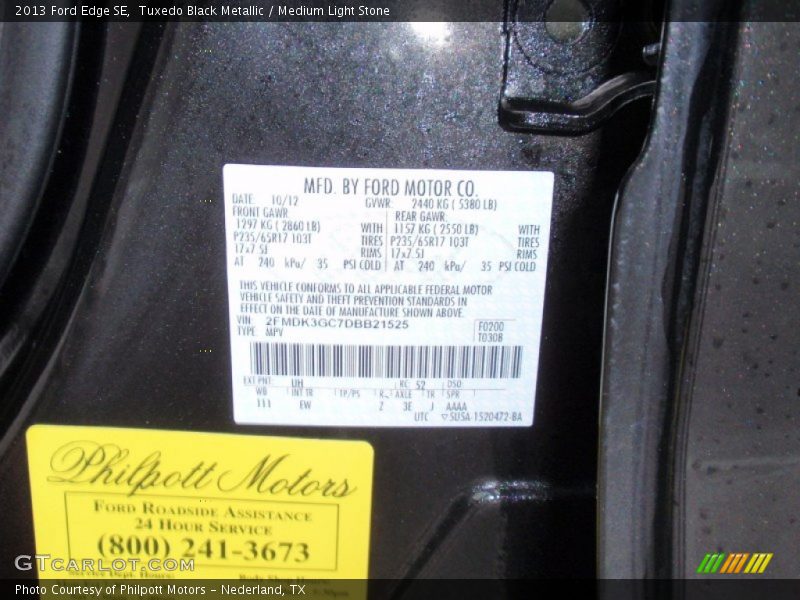Tuxedo Black Metallic / Medium Light Stone 2013 Ford Edge SE