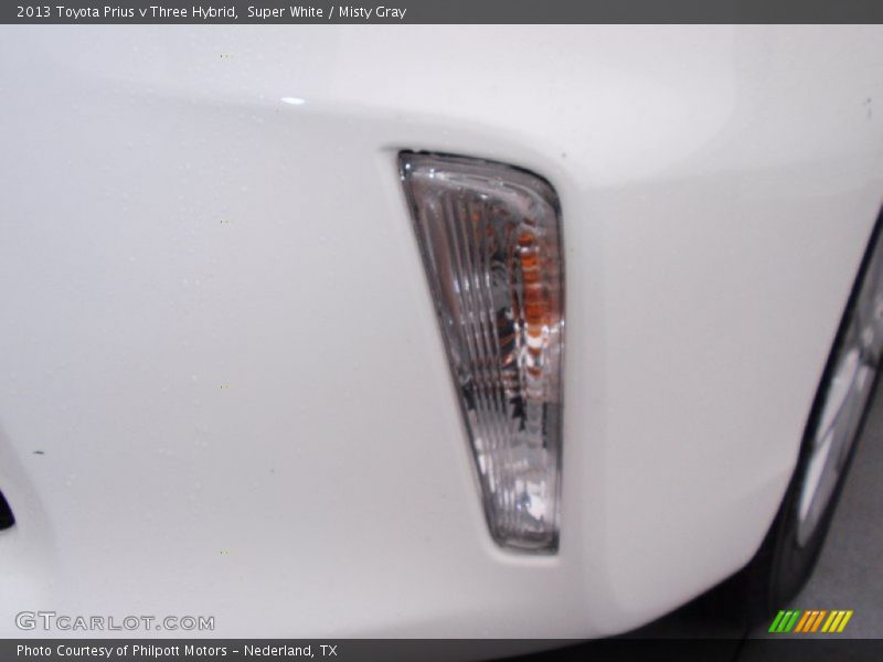 Super White / Misty Gray 2013 Toyota Prius v Three Hybrid