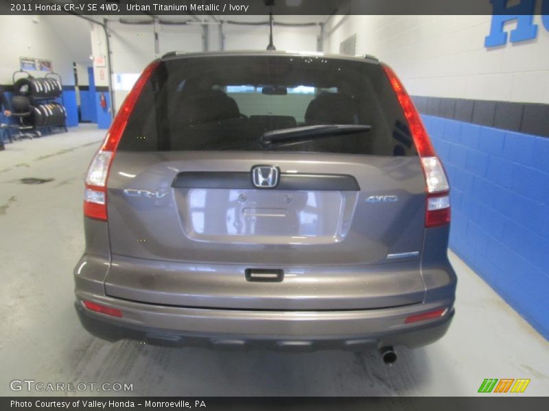 Urban Titanium Metallic / Ivory 2011 Honda CR-V SE 4WD