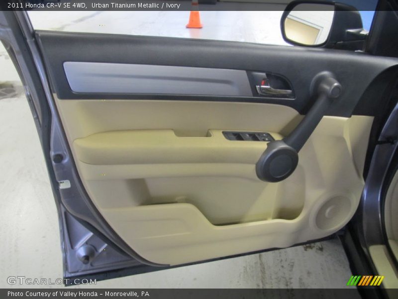 Urban Titanium Metallic / Ivory 2011 Honda CR-V SE 4WD