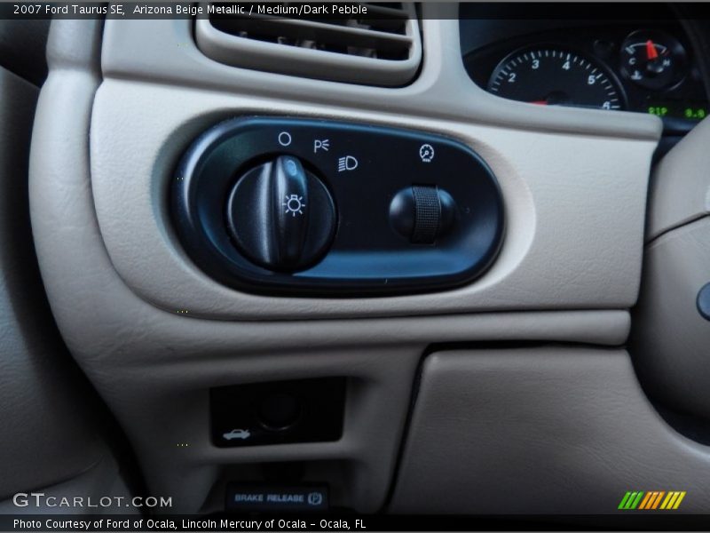 Arizona Beige Metallic / Medium/Dark Pebble 2007 Ford Taurus SE