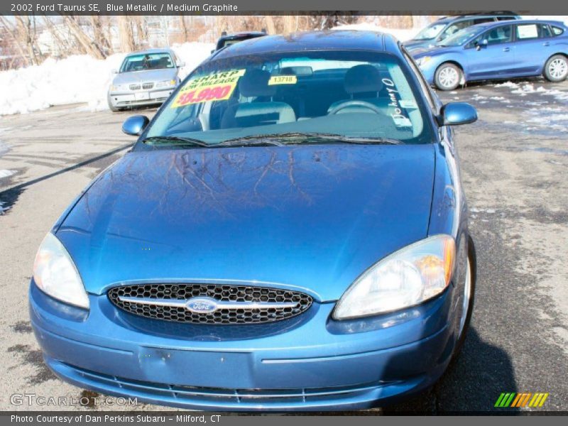 Blue Metallic / Medium Graphite 2002 Ford Taurus SE