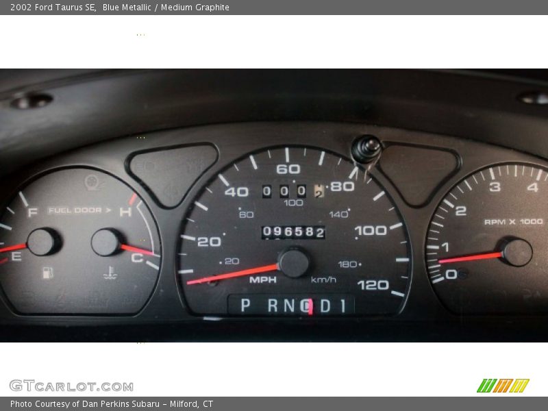 Blue Metallic / Medium Graphite 2002 Ford Taurus SE