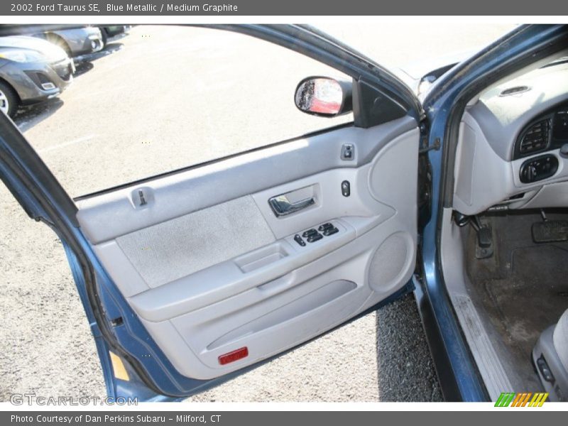Blue Metallic / Medium Graphite 2002 Ford Taurus SE
