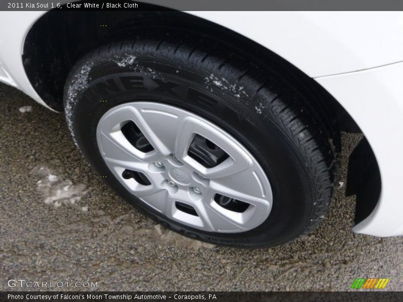 Clear White / Black Cloth 2011 Kia Soul 1.6