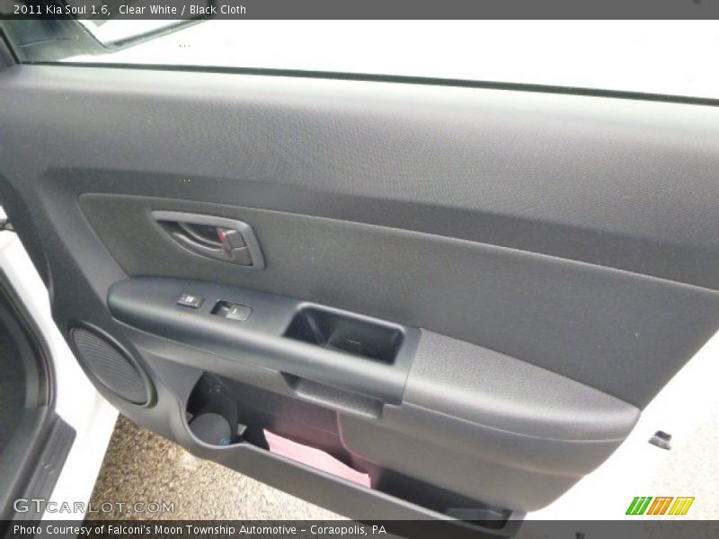 Clear White / Black Cloth 2011 Kia Soul 1.6