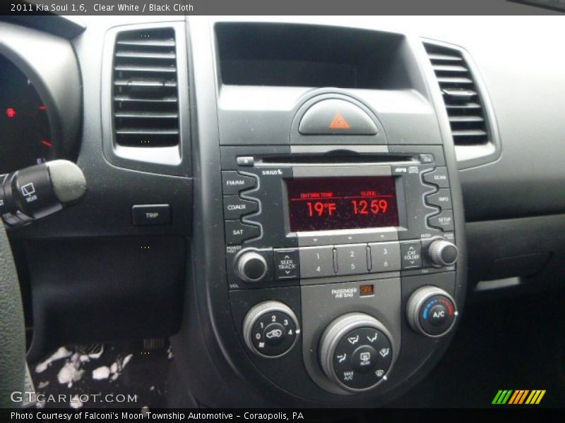 Clear White / Black Cloth 2011 Kia Soul 1.6