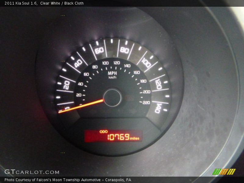 Clear White / Black Cloth 2011 Kia Soul 1.6