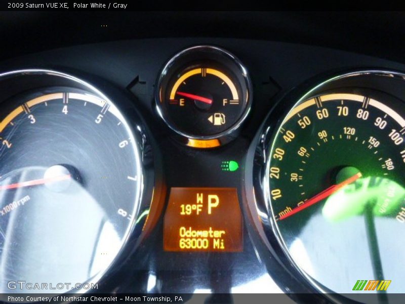 Polar White / Gray 2009 Saturn VUE XE