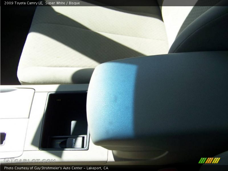 Super White / Bisque 2009 Toyota Camry LE